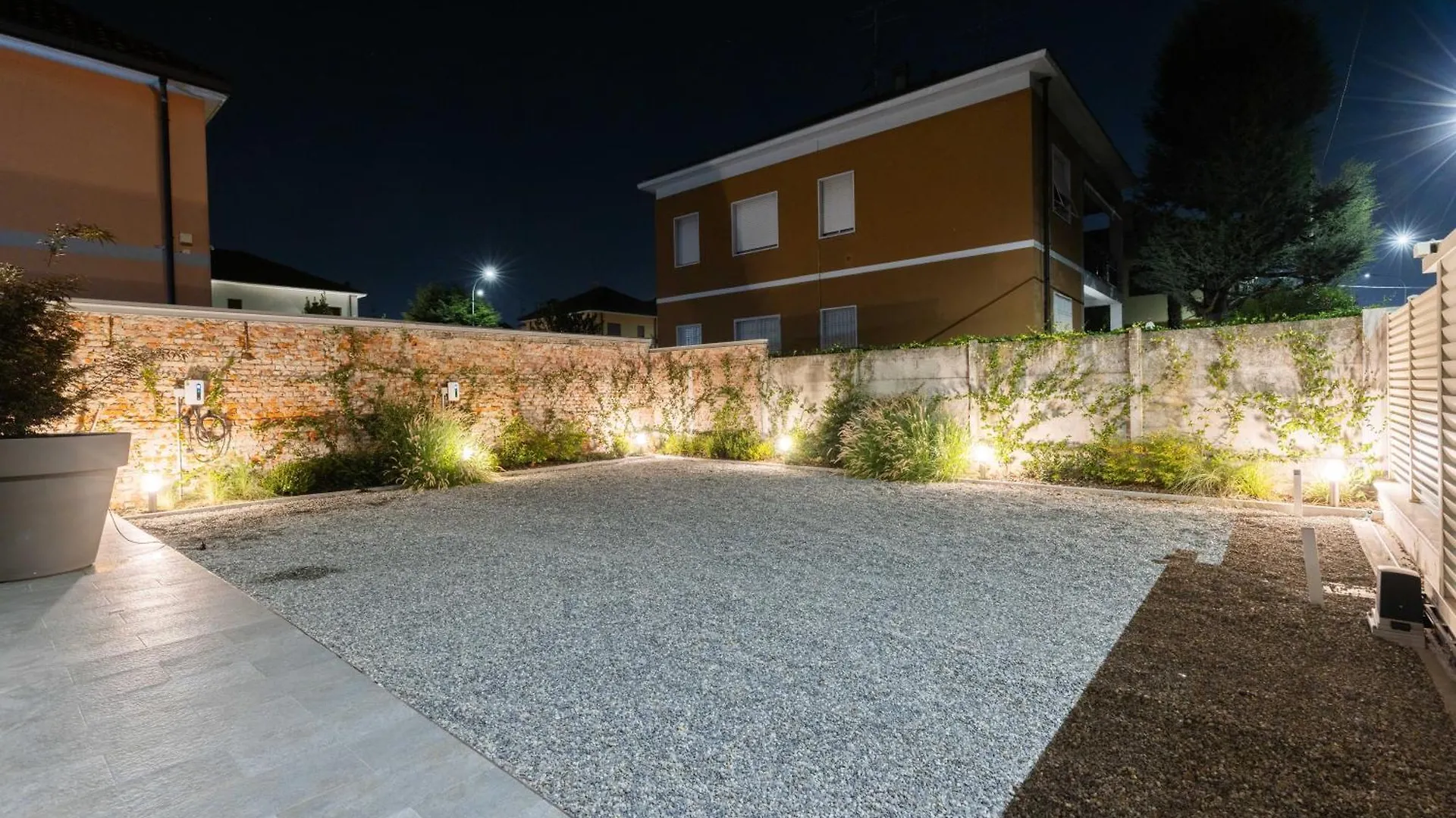 Bnbook Residenza Locatelli Rho 0*,  Italy